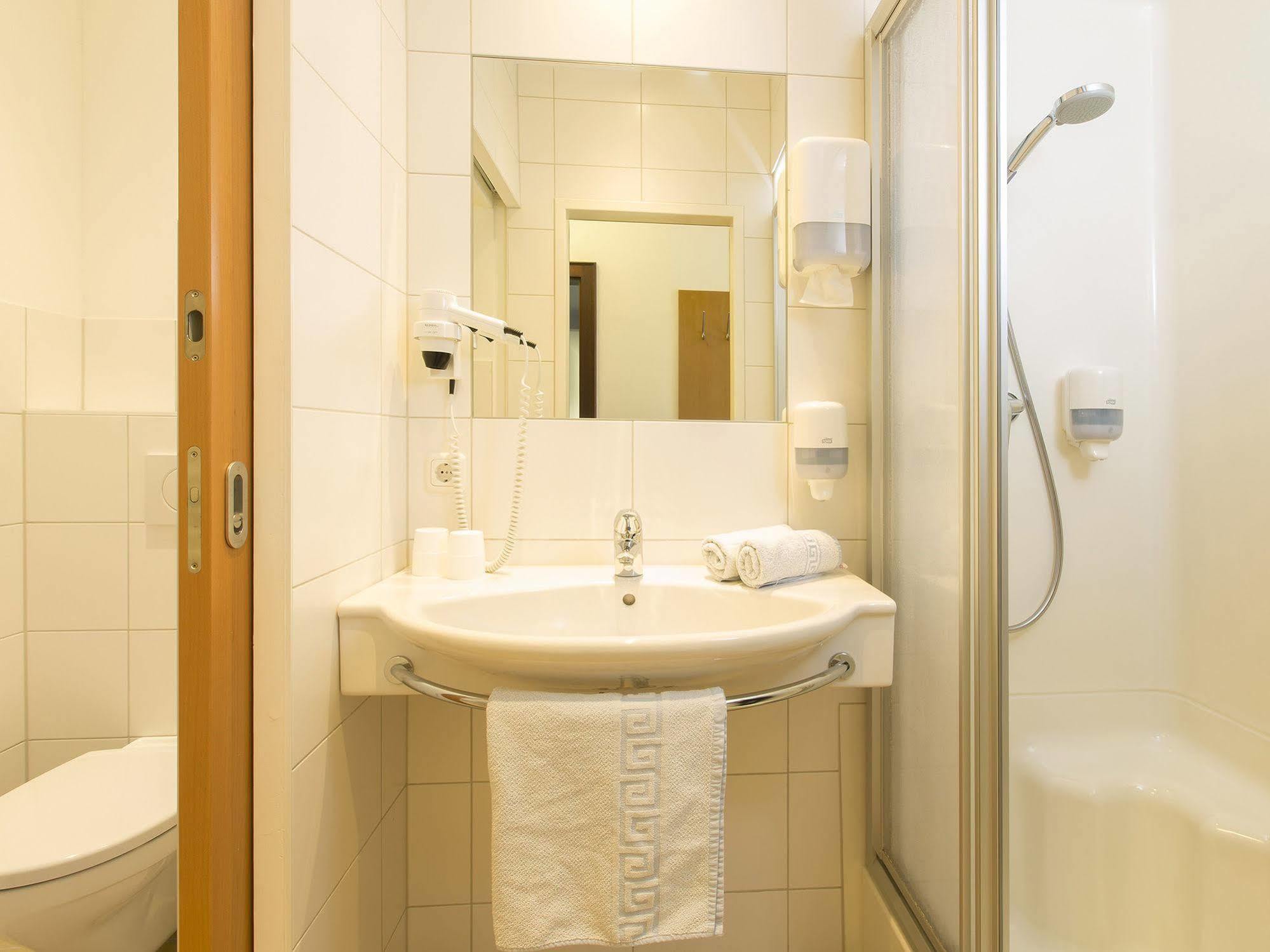 Hotel Gasthof Stefansbruecke Mutters Exterior foto